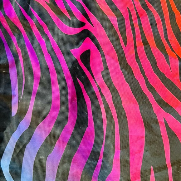 Spirit Halloween Drawstring Rainbow & Tiger Stripe Backpack with Dragon Tale - Picture 4 of 8